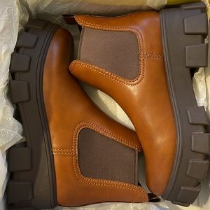 BRAND NEW Circus by Sam Edelman Darielle platform lug sole boots